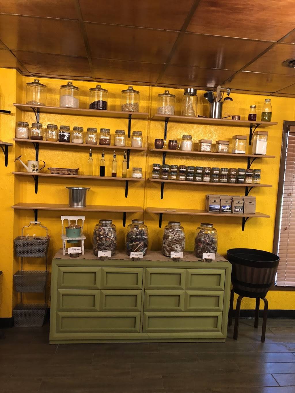 Little Rock Stock Cafe | restaurant | 304 Barrington Rd, Wauconda, IL 60084, USA | 8478650288 OR +1 847-865-0288