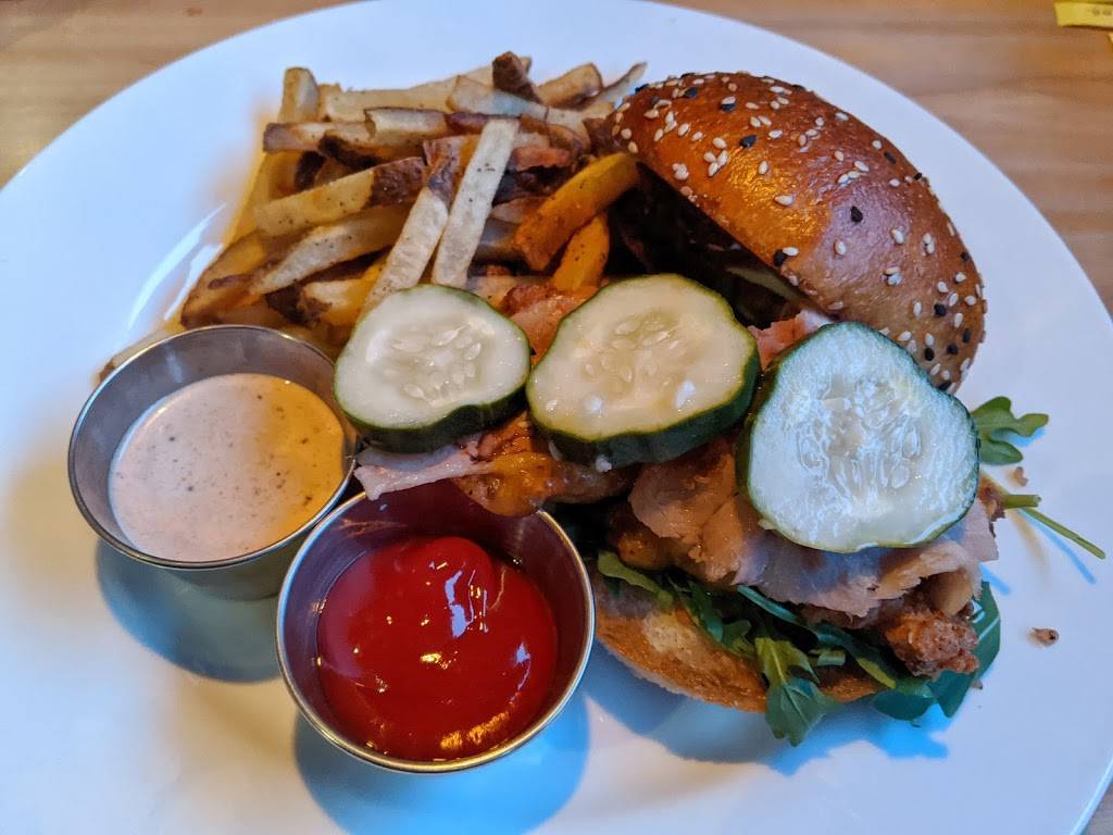 Coach House Bar & Grill | restaurant | 5103 Colley Ave, Norfolk, VA 23508, USA | 7574890389 OR +1 757-489-0389