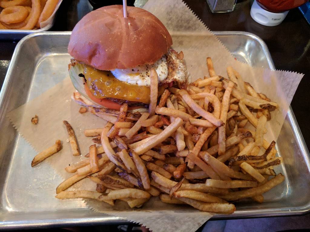 Suds Maguires Bar & Grill | restaurant | 1270 W Bagley Rd, Berea, OH 44017, USA | 4409734243 OR +1 440-973-4243