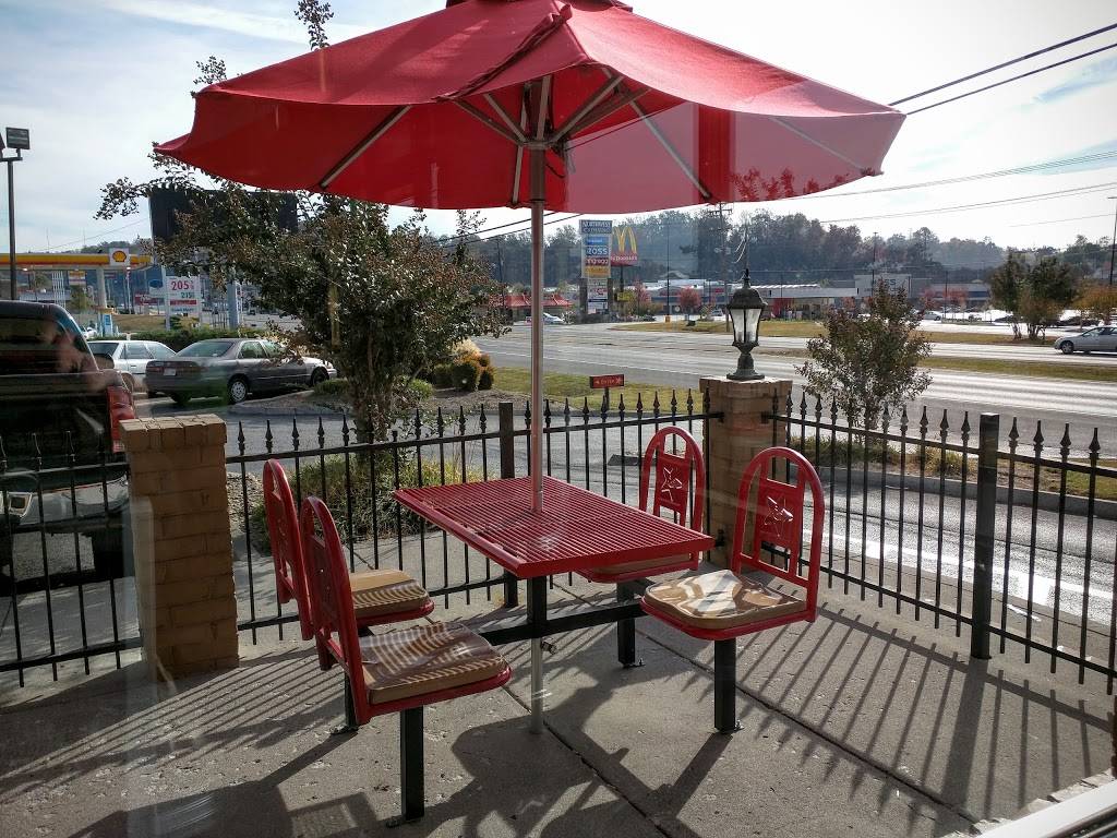 Hardees | restaurant | 6760 Clinton Hwy, Knoxville, TN 37912, USA | 8659474237 OR +1 865-947-4237