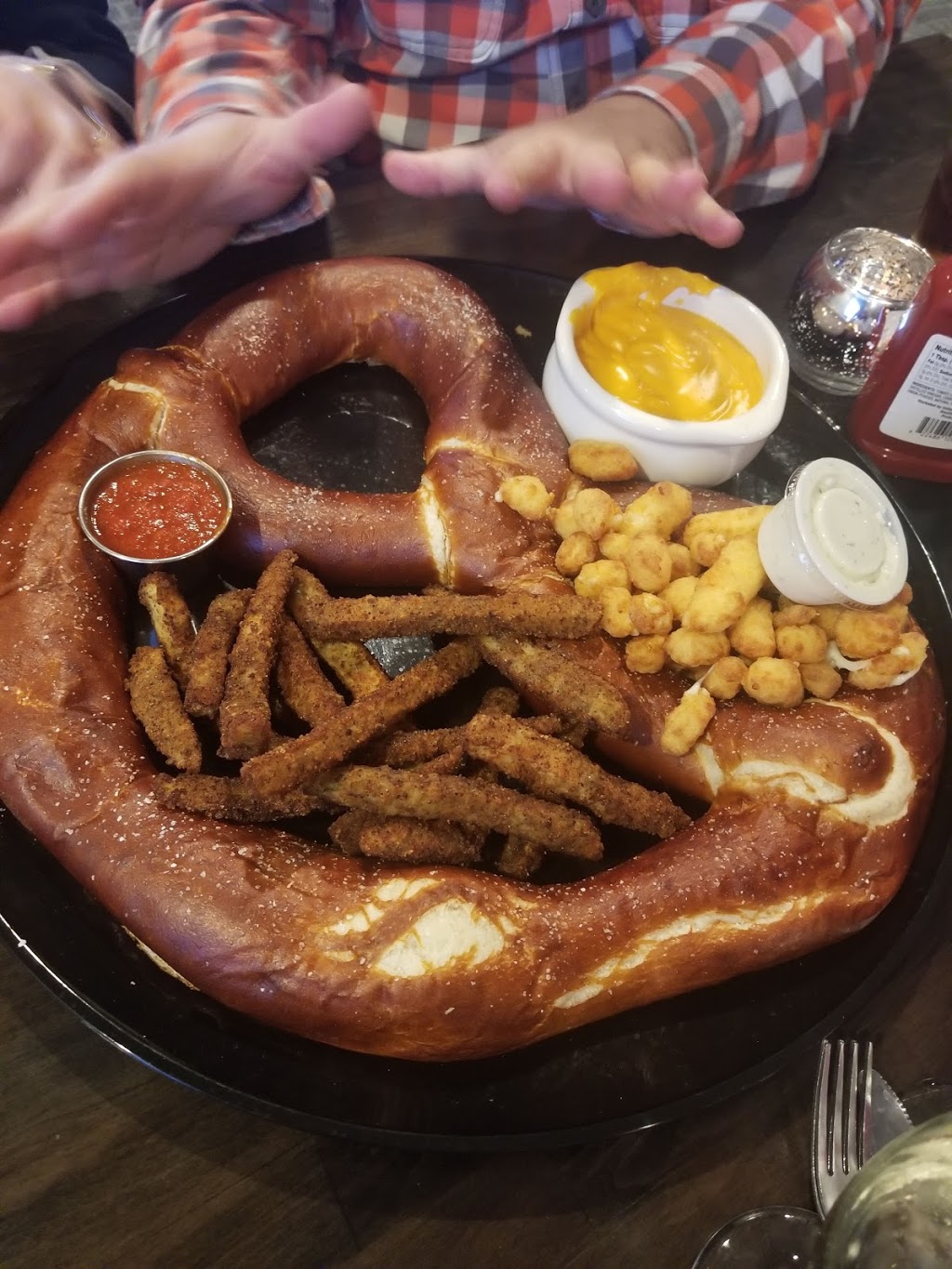 Pliers Full Circle Pub & Restaurant | restaurant | 3704 Highland Dr, Port Washington, WI 53074, USA | 2622615050 OR +1 262-261-5050