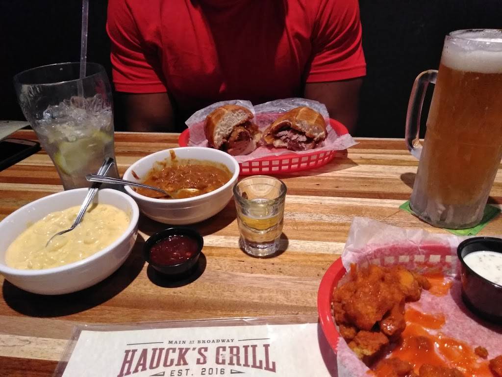 Haucks Grill | restaurant | 142 W Main St, Turlock, CA 95380, USA | 2092502653 OR +1 209-250-2653