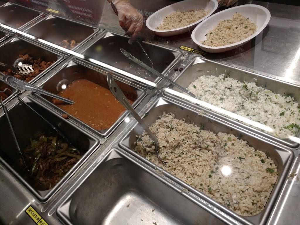 Chipotle Mexican Grill | restaurant | 3450 Dodge St, Dubuque, IA 52003, USA | 5635822841 OR +1 563-582-2841