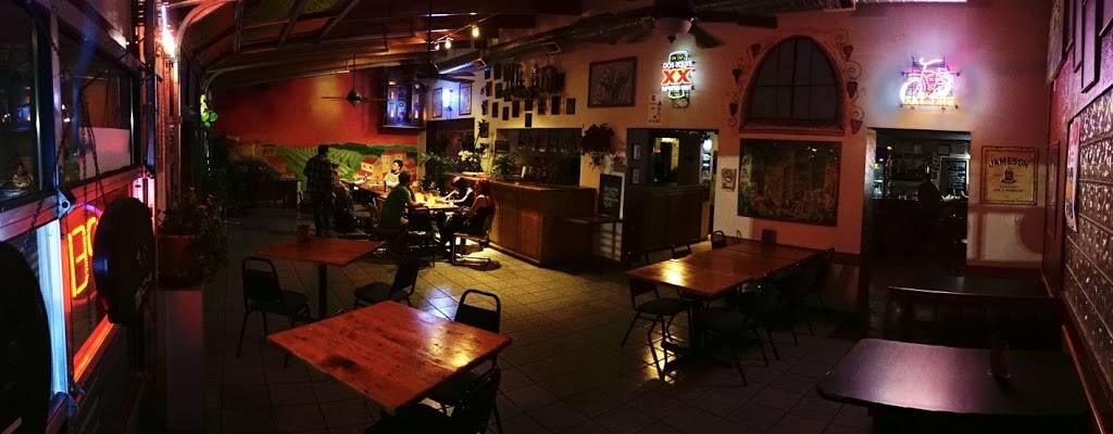 Carraros & Joes Place | restaurant | 108 Vassar Dr SE, Albuquerque, NM 87106, USA | 5052682300 OR +1 505-268-2300