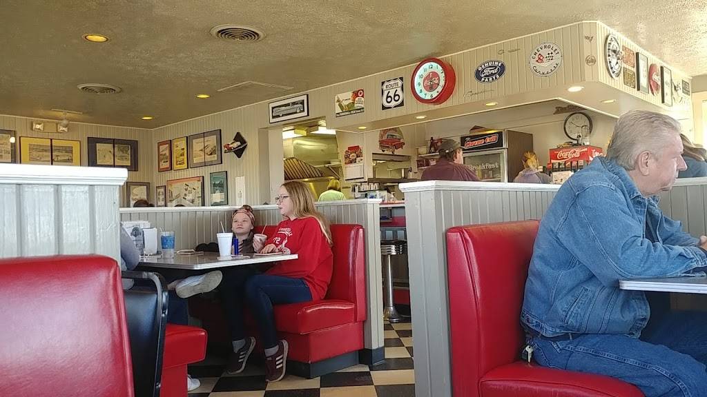 Chrome Grill | restaurant | 428 E 5th St, Connersville, IN 47331, USA | 7658259049 OR +1 765-825-9049