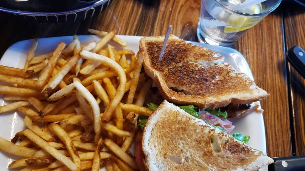 Madisons Restaurant & Bar | restaurant | 7977 Boulevard Décarie, Montréal, QC H4P 2H5, Canada | 5145433131 OR +1 514-543-3131