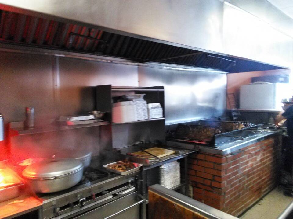 Elmora Barbecue | restaurant | 537 Pennington St, Elizabeth, NJ 07202, USA | 9083541800 OR +1 908-354-1800