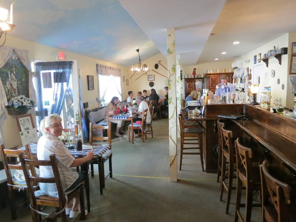 The Bavarian Haus | restaurant | 433 Alexander St, Mt Dora, FL 32757, USA | 3527358387 OR +1 352-735-8387