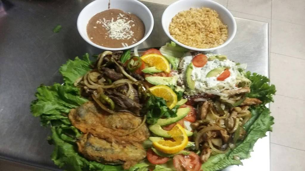 Restaurante Tu Pueblo | restaurant | 6222 N 43rd Ave, Glendale, AZ 85301, USA | 6024661590 OR +1 602-466-1590