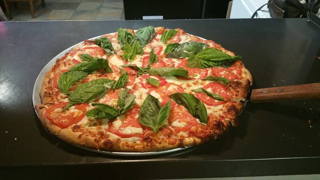 Ivy Bear Pizzeria | restaurant | 54735 US-26, Sandy, OR 97055, USA | 5032089111 OR +1 503-208-9111
