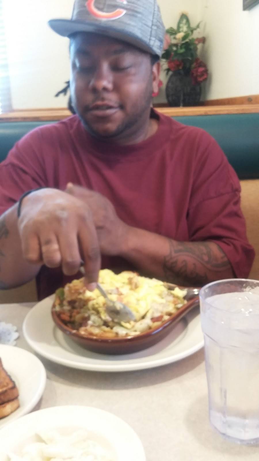 Toms Restaurant | restaurant | 894 Burnham Ave, Calumet City, IL 60409, USA | 7088682600 OR +1 708-868-2600