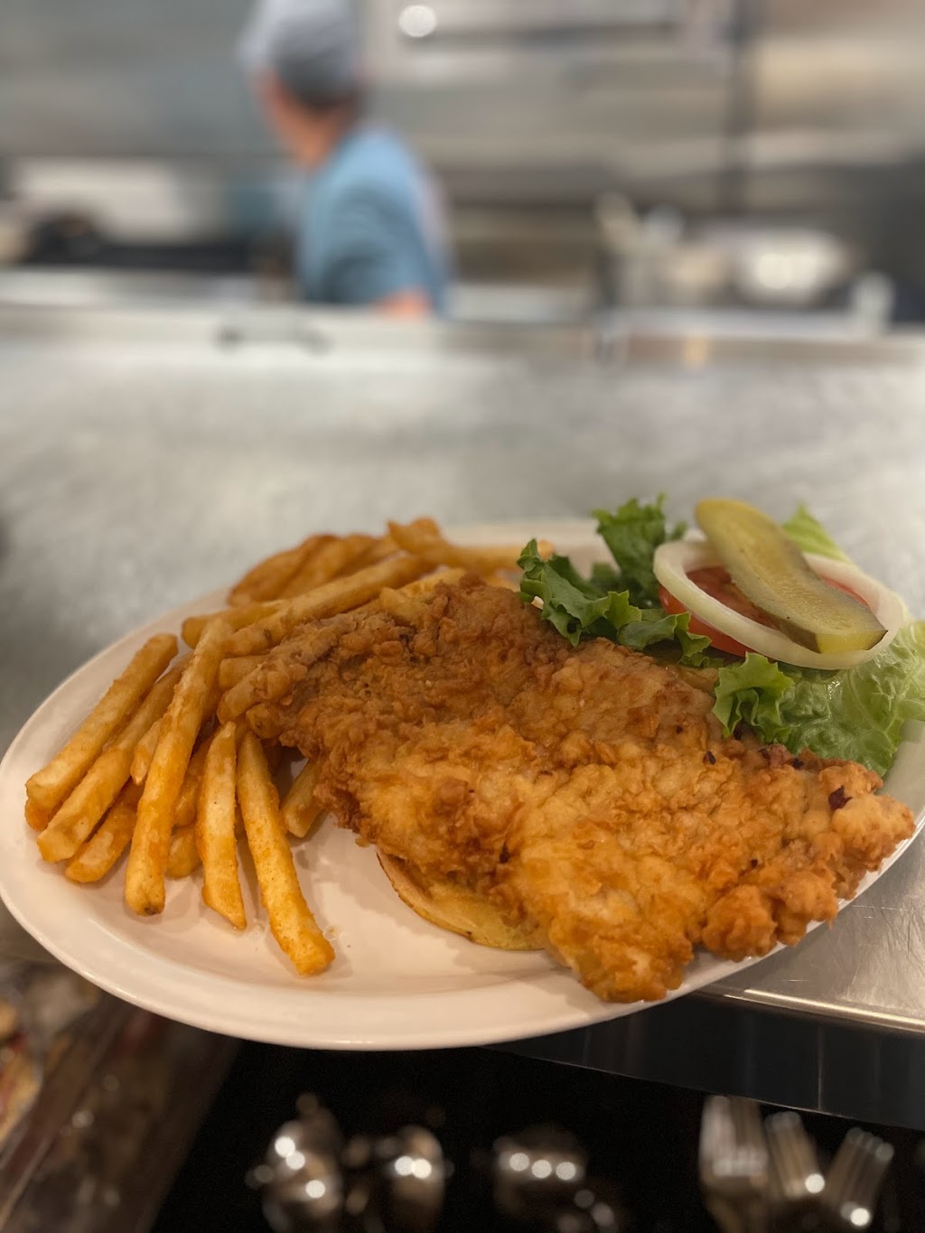 Lucky Lou’s American Kitchen | restaurant | 1850 S Val Vista Dr Suite 103, Mesa, AZ 85204, USA | 4805005565 OR +1 480-500-5565