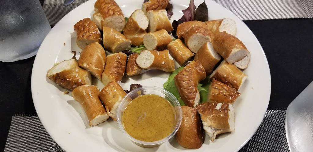 Tuckd Away Bar and Grill | restaurant | 90 Yonkers Ave, Tuckahoe, NY 10707, USA | 9142229162 OR +1 914-222-9162