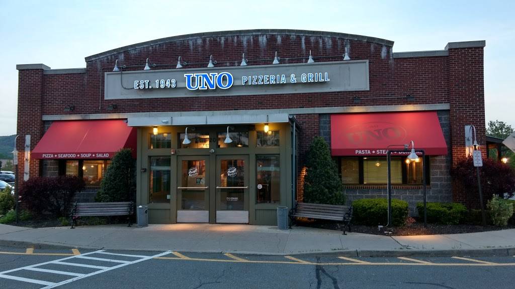Uno Pizzeria & Grill | restaurant | 20 Centre Dr, Central Valley, NY 10917, USA | 8457836560 OR +1 845-783-6560