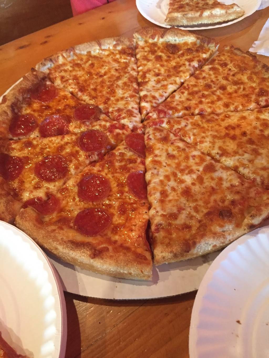 Kendall Pond Pizza II | restaurant | 81 Main St, Dover, NH 03820, USA | 6037499248 OR +1 603-749-9248