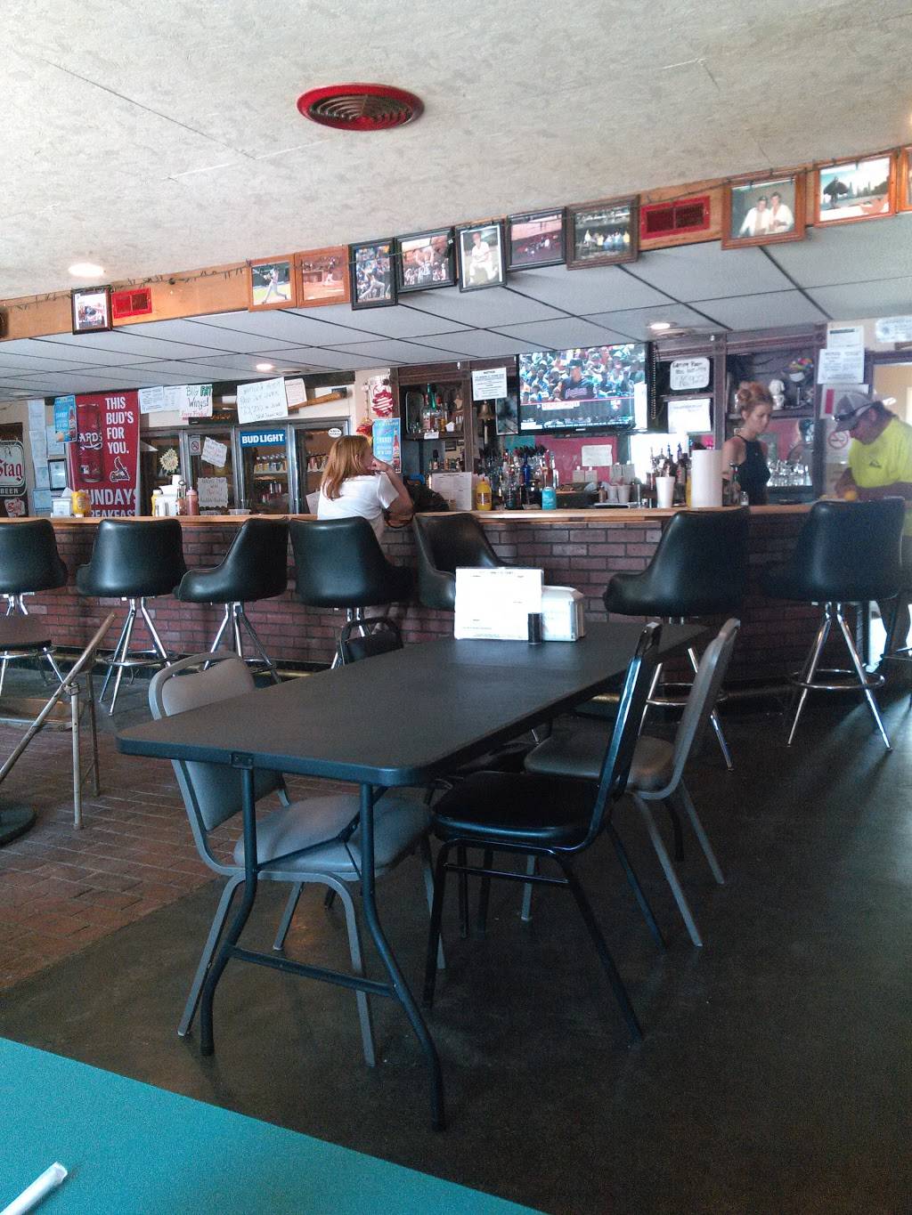 Franks Sundown & Corner Kitchen | restaurant | 130 Old U.S. 50 E, Beckemeyer, IL 62219, USA | 6182278251 OR +1 618-227-8251