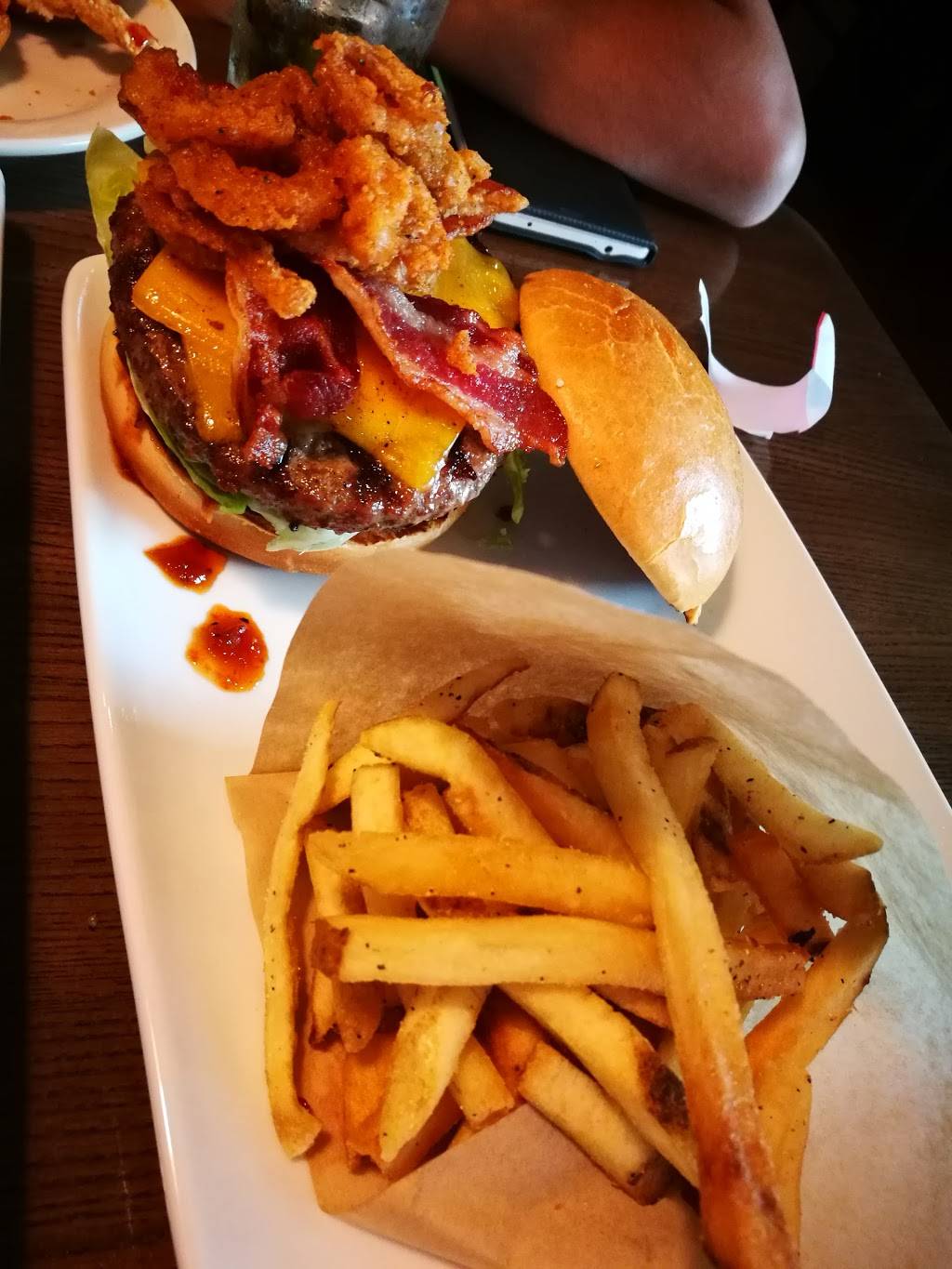 TGI Fridays | restaurant | 4482 Palisades Center Dr, West Nyack, NY 10994, USA | 8453481185 OR +1 845-348-1185