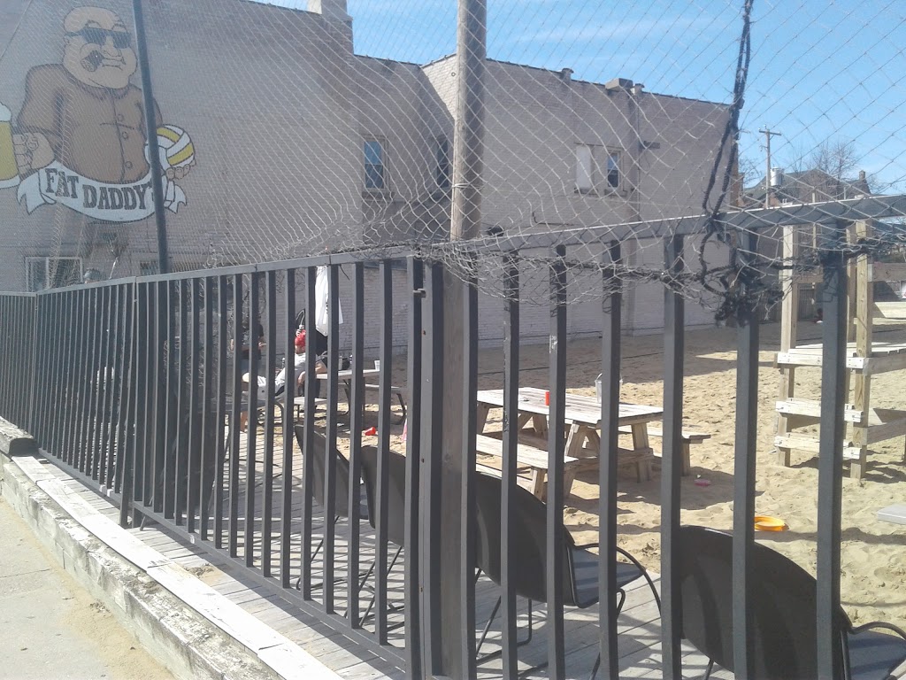 Fat Daddys | restaurant | 120 W National Ave, Milwaukee, WI 53204, USA | 4143470524 OR +1 414-347-0524