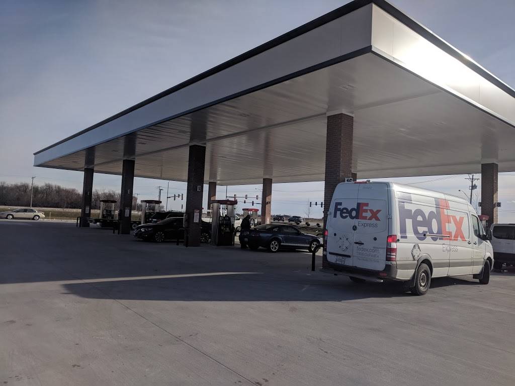 Caseys | restaurant | 2131 E Lincoln Hwy, DeKalb, IL 60115, USA | 8157544931 OR +1 815-754-4931