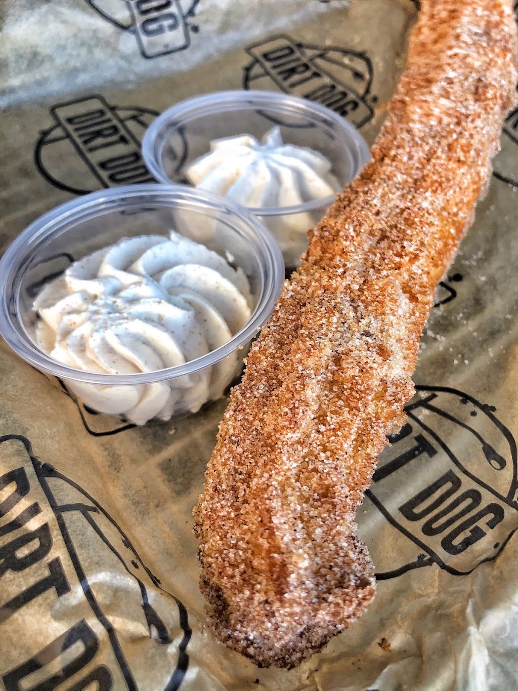 Dirt Dog Long Beach | restaurant | 1950 Ximeno Ave, Long Beach, CA 90815, USA | 5624983900 OR +1 562-498-3900