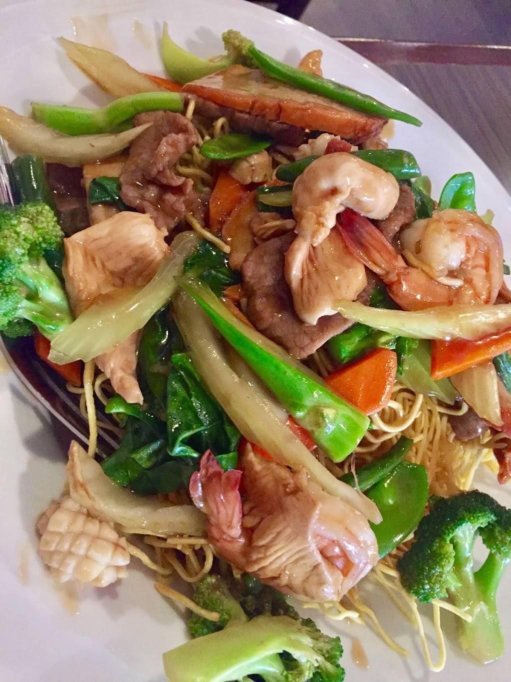 Ruyi Garden | restaurant | 650 The Queensway, Etobicoke, ON M8Y 1K7, Canada | 4162558858 OR +1 416-255-8858