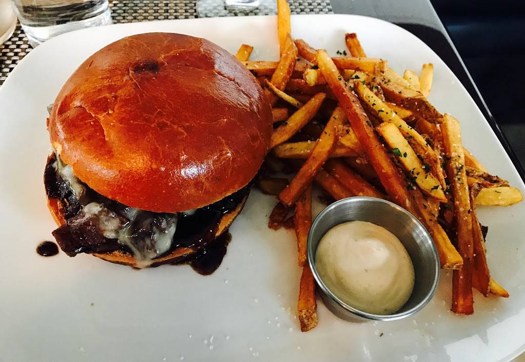 Paris Bistro | restaurant | 2835 Showplace Dr #103, Naperville, IL 60564, USA | 6303571005 OR +1 630-357-1005