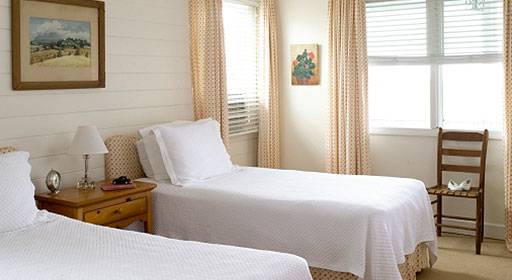 Menemsha Inn & Cottages | restaurant | 12 Menemsha Inn Rd, Chilmark, MA 02535, USA | 5086452521 OR +1 508-645-2521