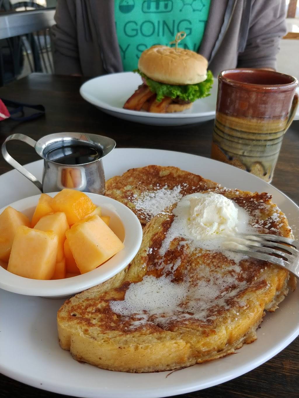 Evelyns Kitchen Table | restaurant | 1141 N Eastman Rd, Kingsport, TN 37664, USA | 4233985822 OR +1 423-398-5822