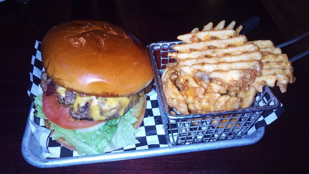 County Seat Bar and Grill | restaurant | 105 W Main St, Lyons, KS 67554, USA | 6205092362 OR +1 620-509-2362