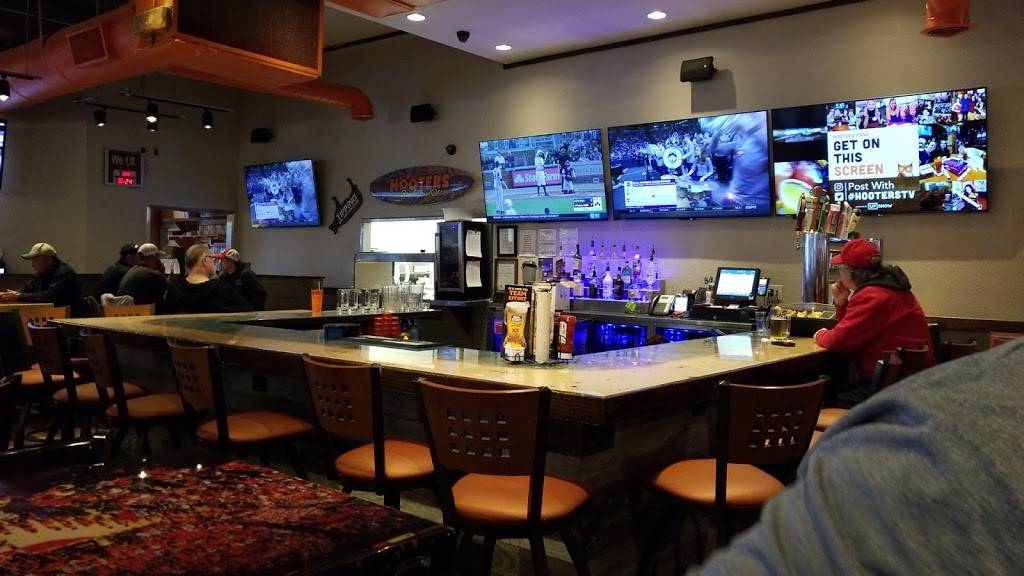 Hooters | restaurant | 7701 Preston Hwy, Louisville, KY 40219, USA | 5029681606 OR +1 502-968-1606