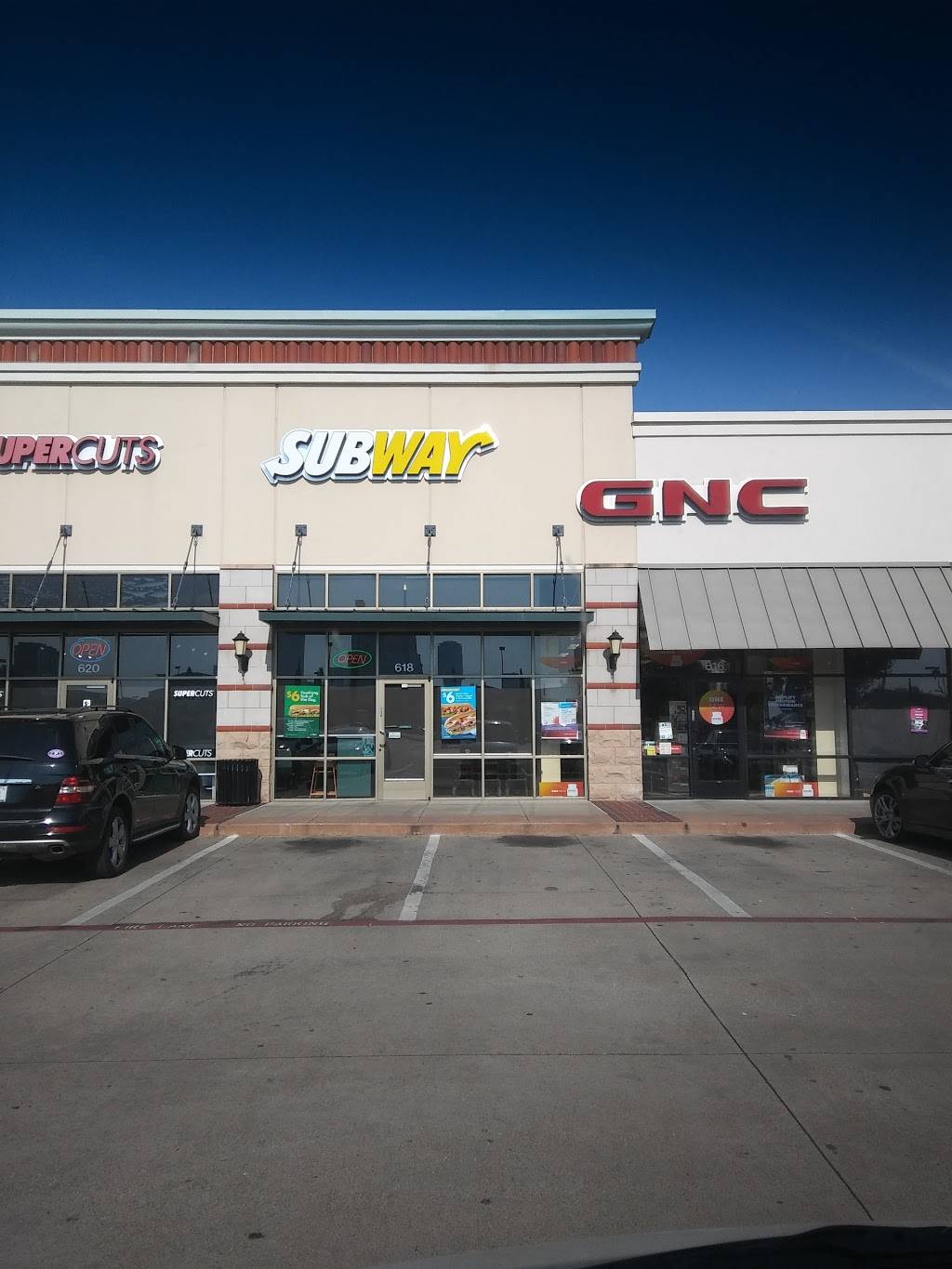 Subway | restaurant | 501 Carroll St, Fort Worth, TX 76107, USA | 8178200088 OR +1 817-820-0088