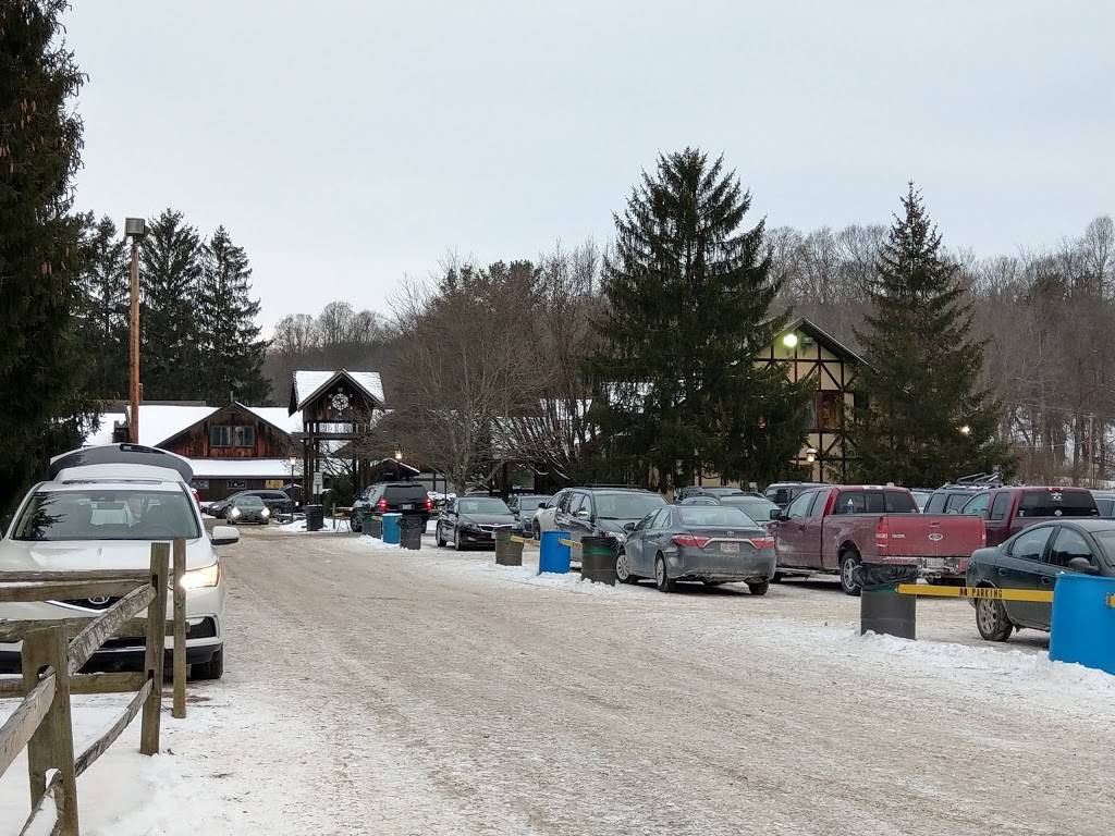 Snow Trails | restaurant | 3100 Possum Run Rd, Mansfield, OH 44903, USA | 4197749818 OR +1 419-774-9818