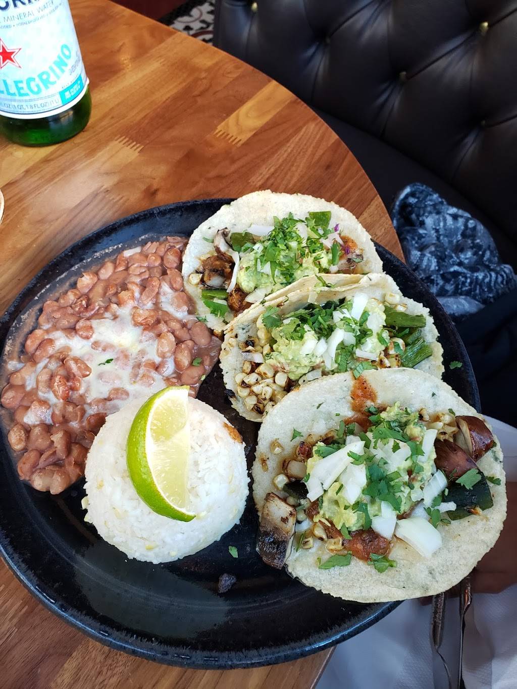 Caló Kitchen + Tequila | restaurant | 2191 Rosecrans Ave, El Segundo, CA 90245, USA | 4242692322 OR +1 424-269-2322