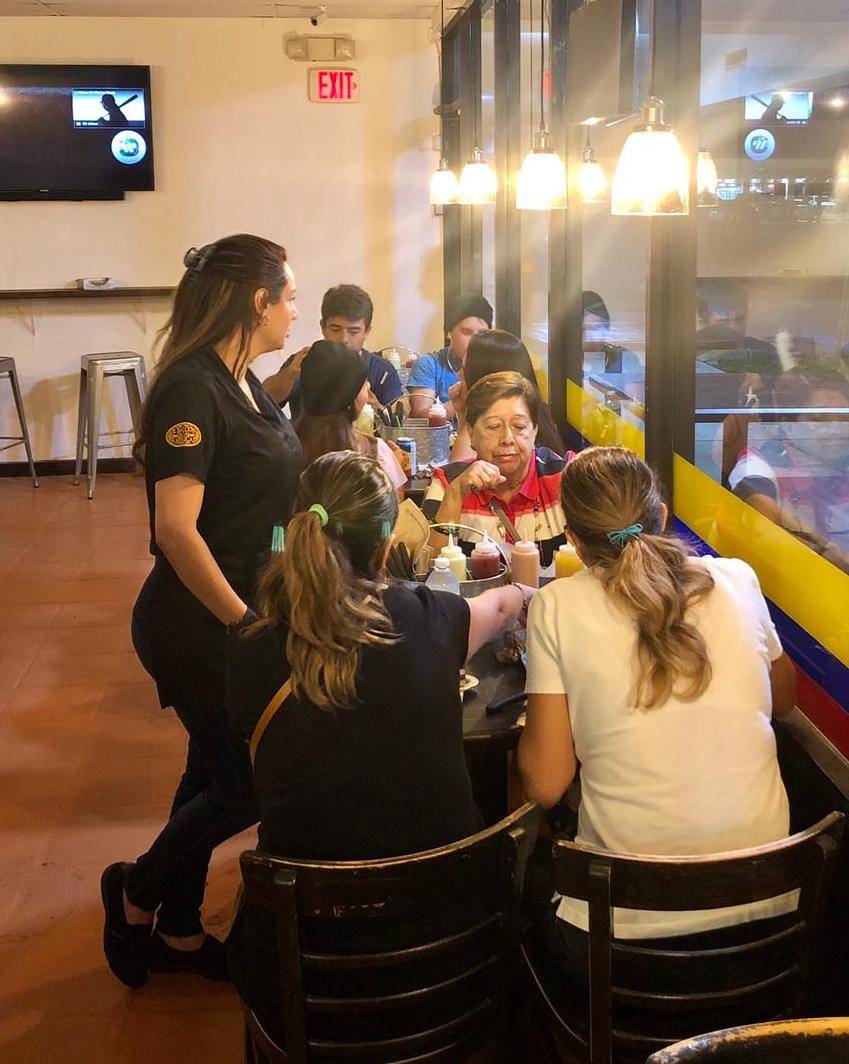 Los Perros del Sobrino | restaurant | 7926 W Sample Rd, Margate, FL 33065, United States | 9549065712 OR +1 954-906-5712