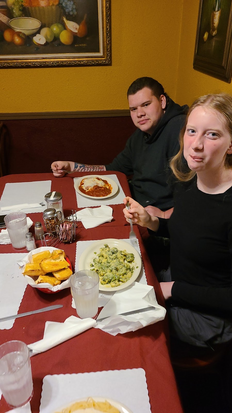 Pietros Italian Restaurant | restaurant | 355 Caves Hwy, Cave Junction, OR 97523, USA | 5415923228 OR +1 541-592-3228