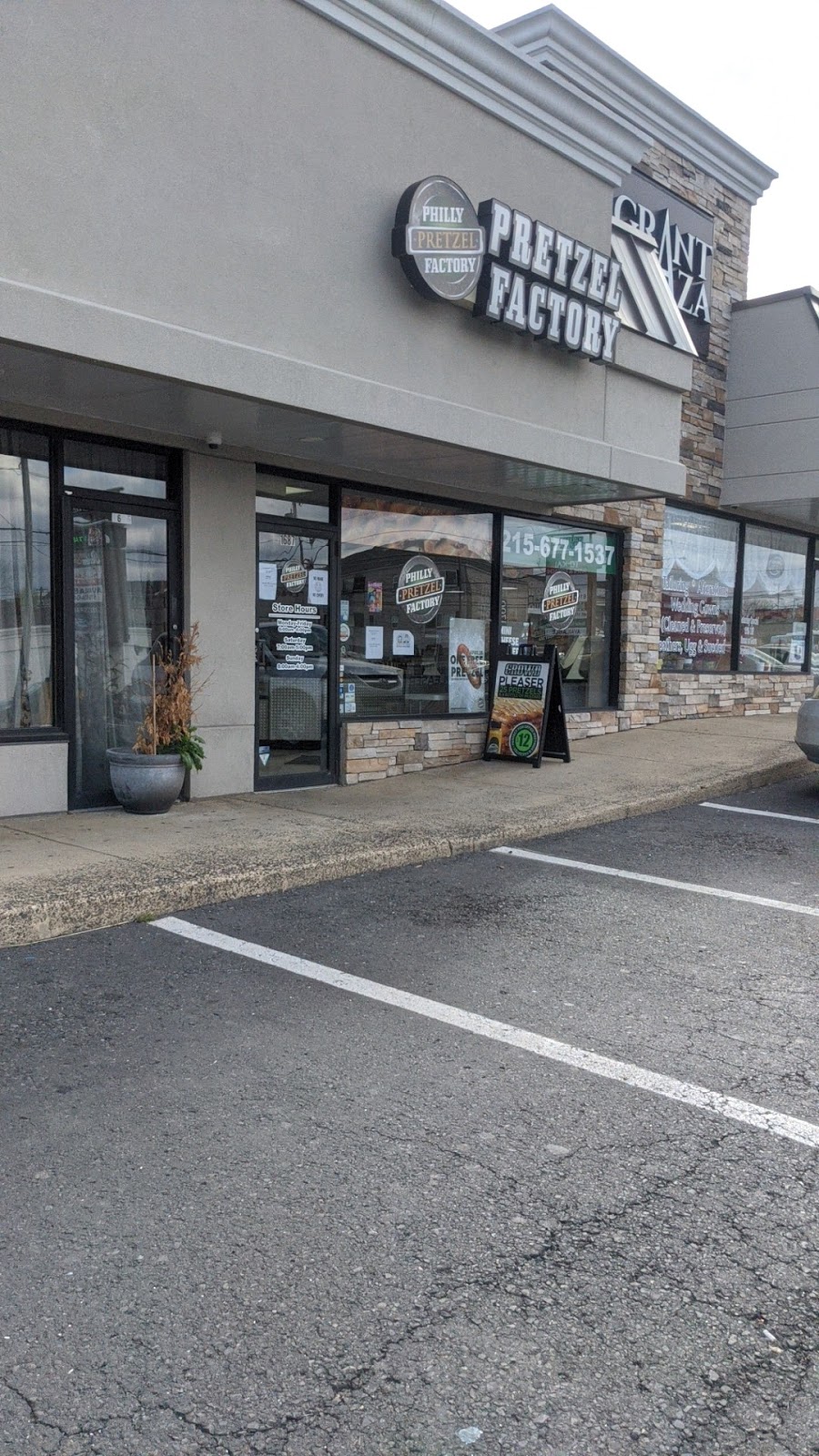 Philly Pretzel Factory | bakery | 1687 Grant Ave, Philadelphia, PA 19115, USA | 2156771537 OR +1 215-677-1537