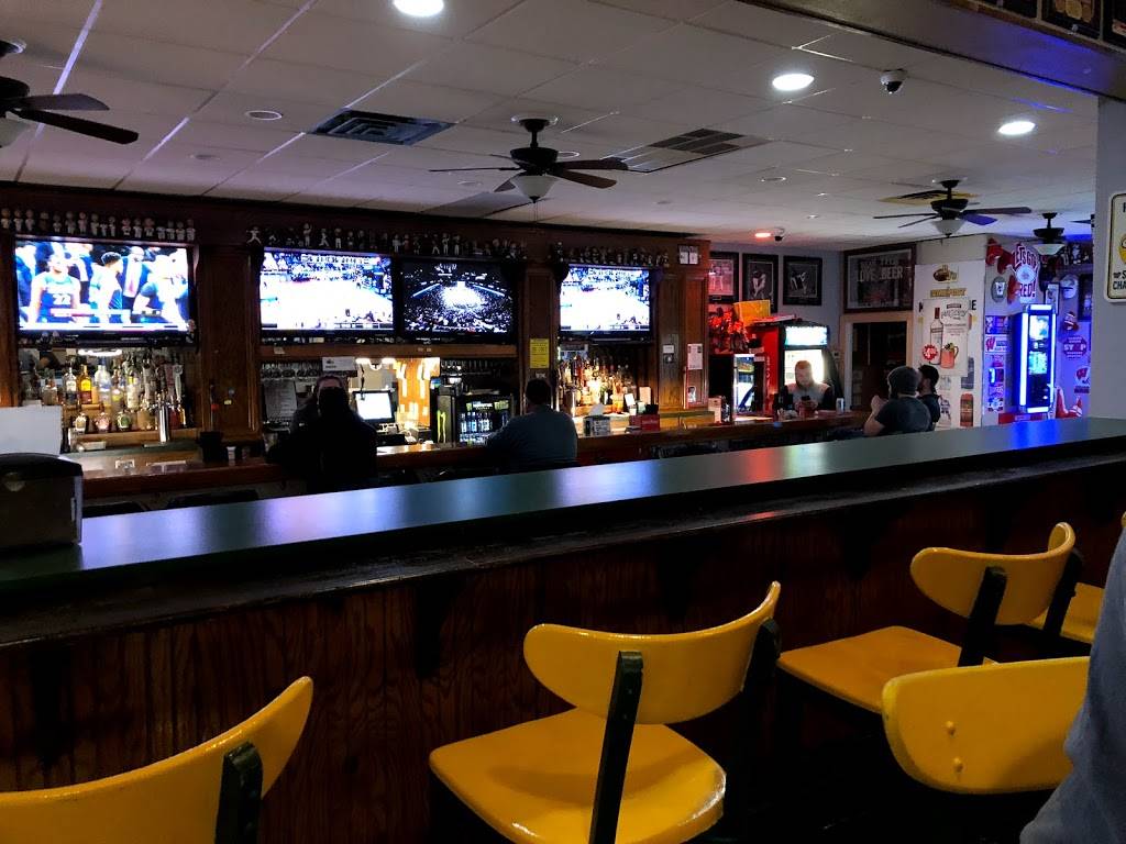 DJs Goalpost Sports Bar and Grill | restaurant | N81W15094 Appleton Ave, Menomonee Falls, WI 53051, USA | 2622551795 OR +1 262-255-1795