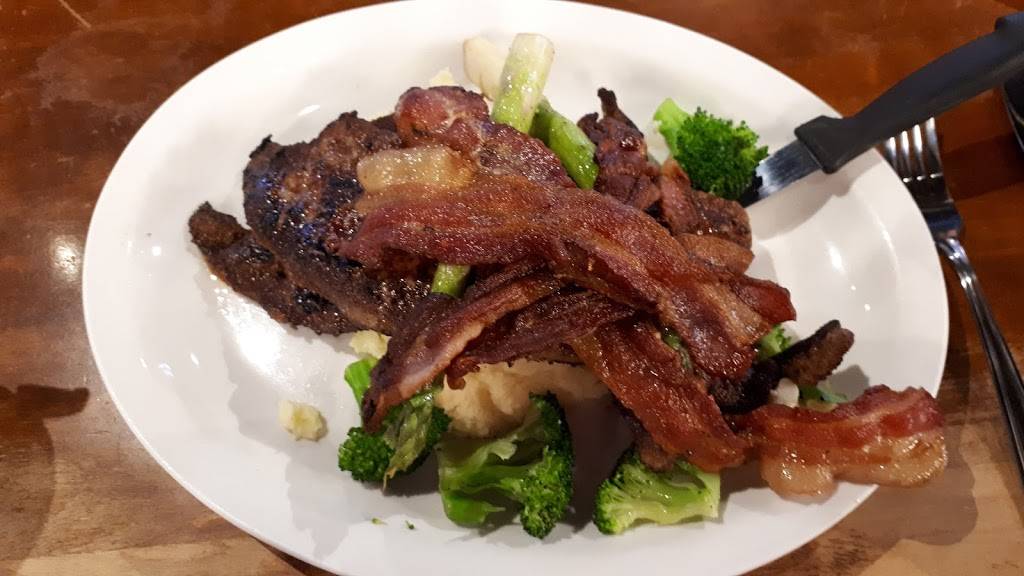 West Plains Bistro | restaurant | 133 Plains Rd E, Burlington, ON L7T 2L3, Canada | 9053339449 OR +1 905-333-9449