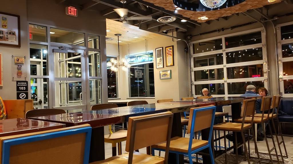 Raising Canes Chicken Fingers | meal takeaway | 5717 Barnes Rd, Colorado Springs, CO 80917, USA | 7195748576 OR +1 719-574-8576