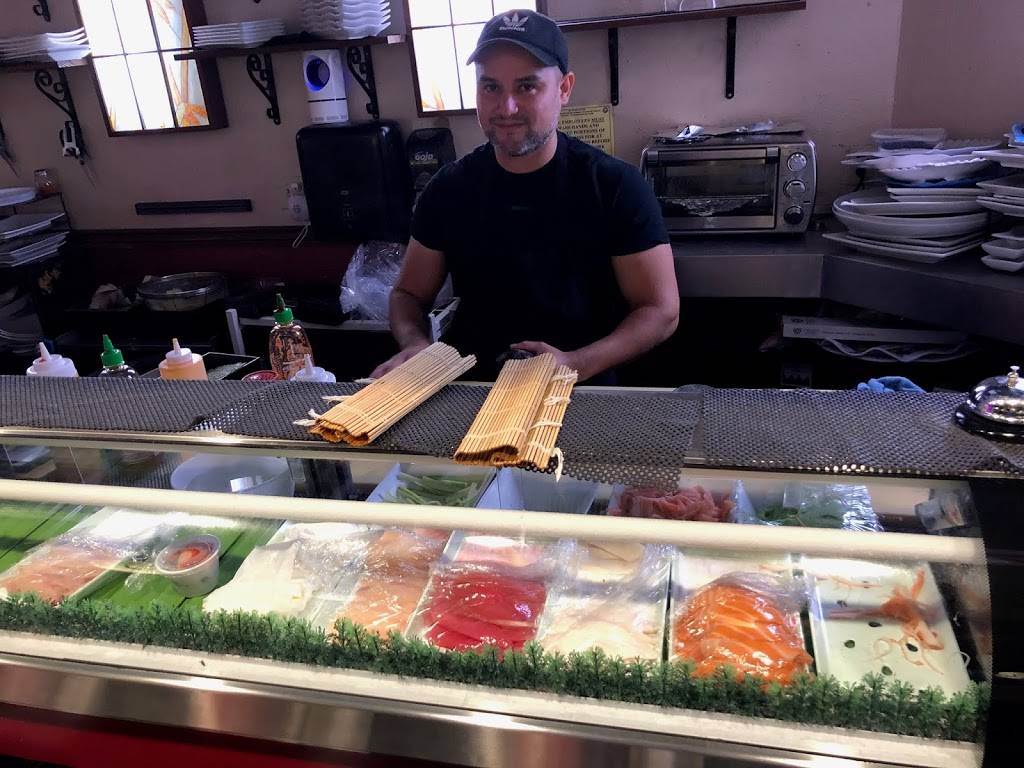 Sunnys Sushi | restaurant | 910 E Redd Rd, El Paso, TX 79912, USA | 9158429508 OR +1 915-842-9508