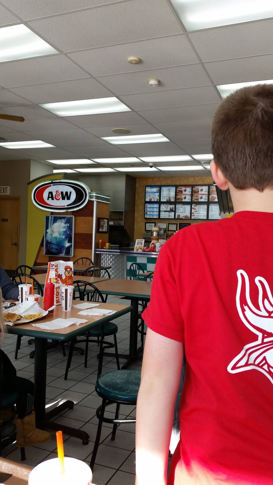A&W Restaurant | restaurant | 811 Green Lake Rd, Princeton, WI 54968, USA | 9202953593 OR +1 920-295-3593
