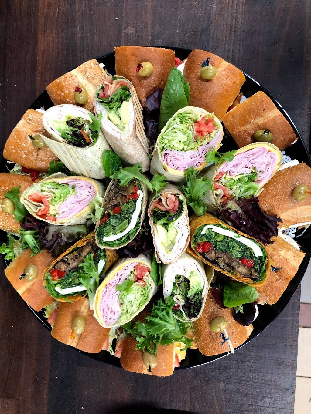 Benateris Italian Gourmet Deli & Catering | restaurant | 129-21 14th Ave, College Point, NY 11356, USA | 7184459240 OR +1 718-445-9240