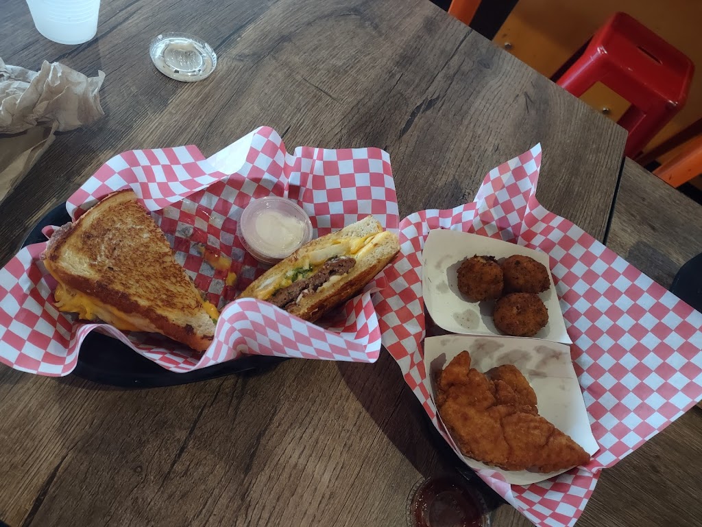 Cheesies Pub & Grub Lakeview | restaurant | 958 W Belmont Ave, Chicago, IL 60657, USA | 7733881574 OR +1 773-388-1574