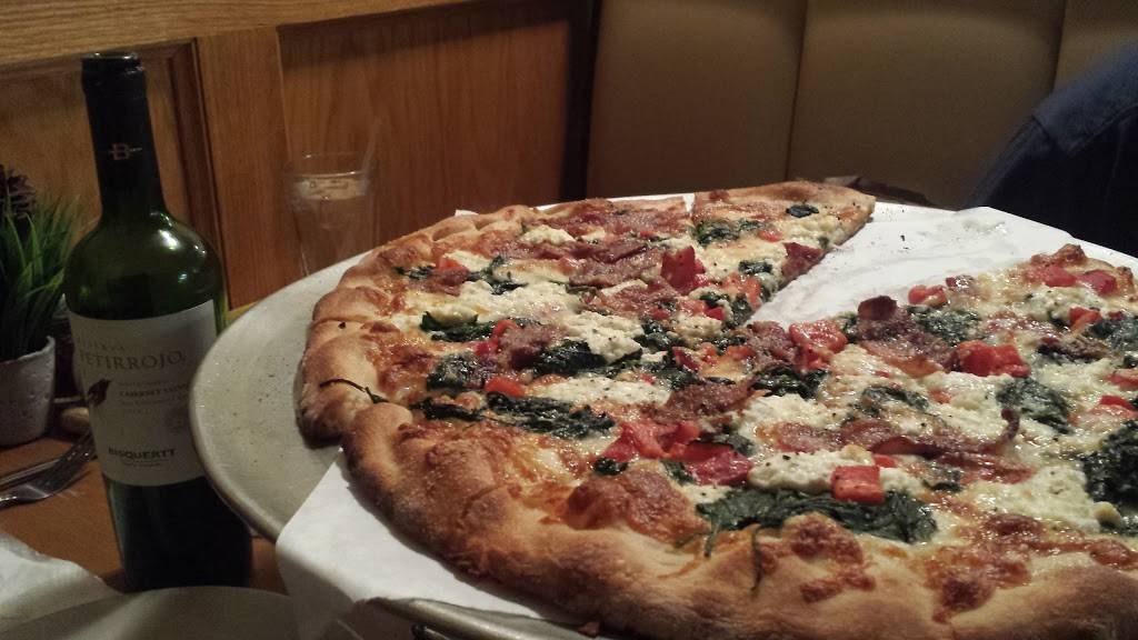 Roccos Off Wooster Pizza,Delivery & Italian Restaurant | restaurant | 2311 Boston Post Rd, Guilford, CT 06437, USA | 2035335032 OR +1 203-533-5032