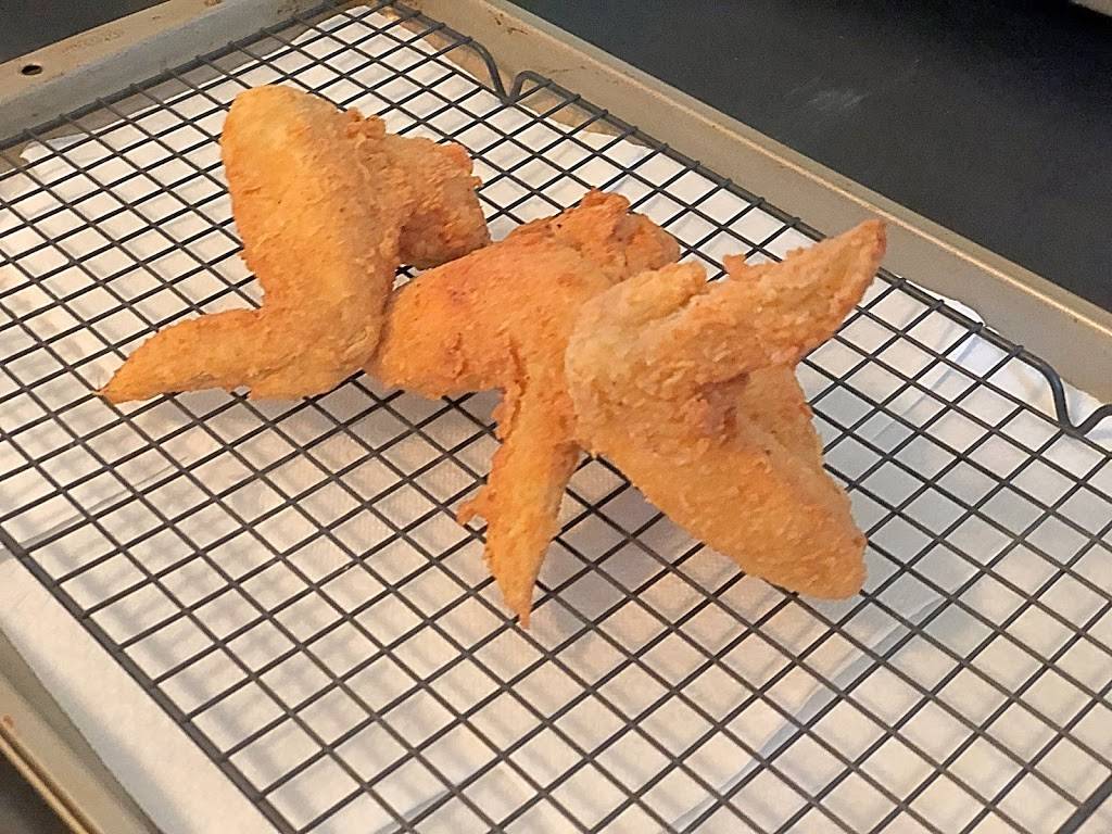 Classic Chicken Snacks | restaurant | 17234 S John Deere Rd, Dubuque, IA 52001, USA | 5632078881 OR +1 563-207-8881