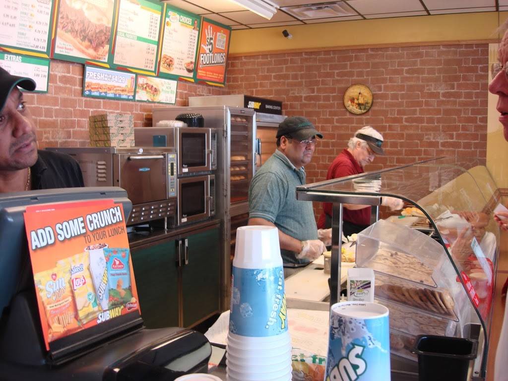 Subway Restaurants | restaurant | 1720 N Locust Ave, Lawrenceburg, TN 38464, USA | 9317662060 OR +1 931-766-2060
