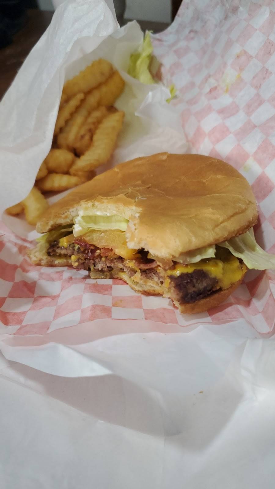 Hometown Burger | restaurant | 11910 Blanco Rd #101, San Antonio, TX 78216, USA | 2105385118 OR +1 210-538-5118