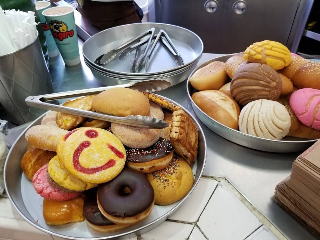 El Gallo Giro | restaurant | 8309 Van Nuys Blvd, Panorama City, CA 91402, USA | 8188915533 OR +1 818-891-5533