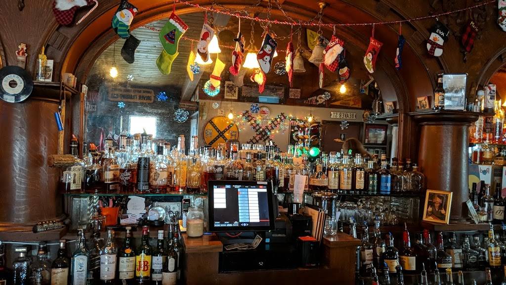 Traxx Bar & Grill | restaurant | 219 Lakeville St, Petaluma, CA 94952, USA | 7077813121 OR +1 707-781-3121