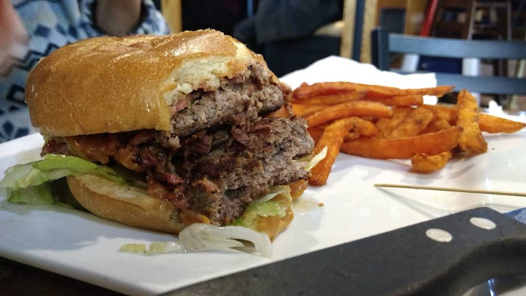 The Cork N Keg Grill | restaurant | 4 Essex Dr, Raymond, NH 03077, USA | 6032441573 OR +1 603-244-1573